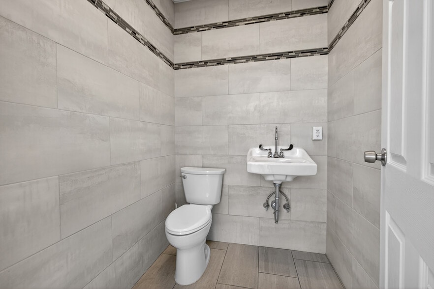 More Photos Of 1290 N Main St, Providence Industrial For Lease