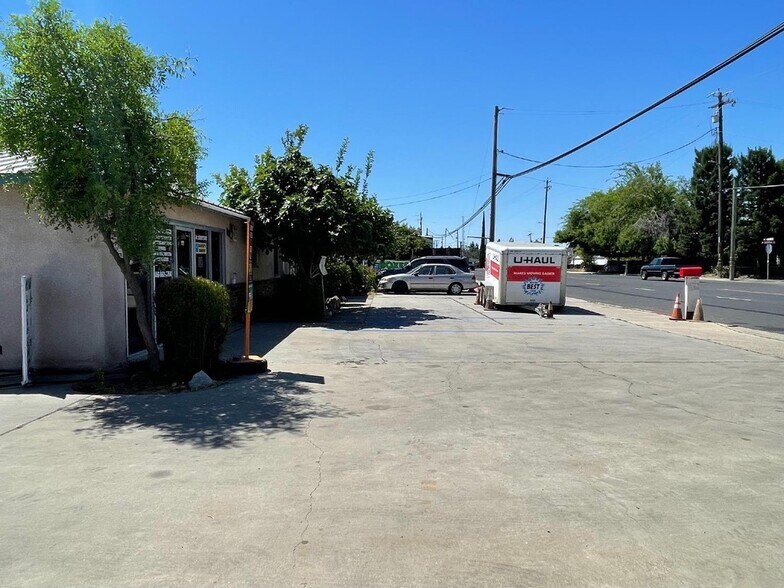 More Photos Of 25 Sunnyside Ave, Clovis Freestanding For Sale