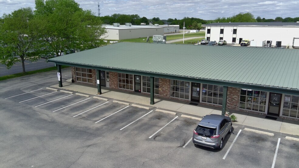 More Photos Of 2833 Milton Ave, Janesville Storefront Retail Office For Lease