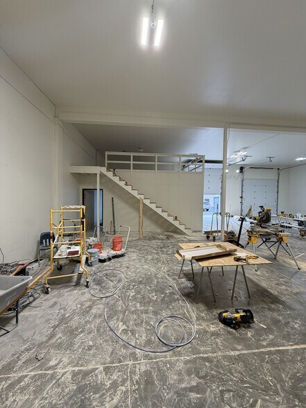 More Photos Of 21 N Skipworth Rd, Spokane Valley Showroom For Lease