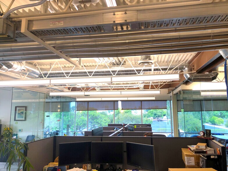 More Photos Of 130 Robin Hill Rd, Goleta Loft Creative Space For Lease