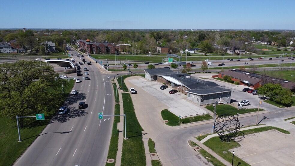 More Photos Of 945 19th St, Des Moines Medical For Sale