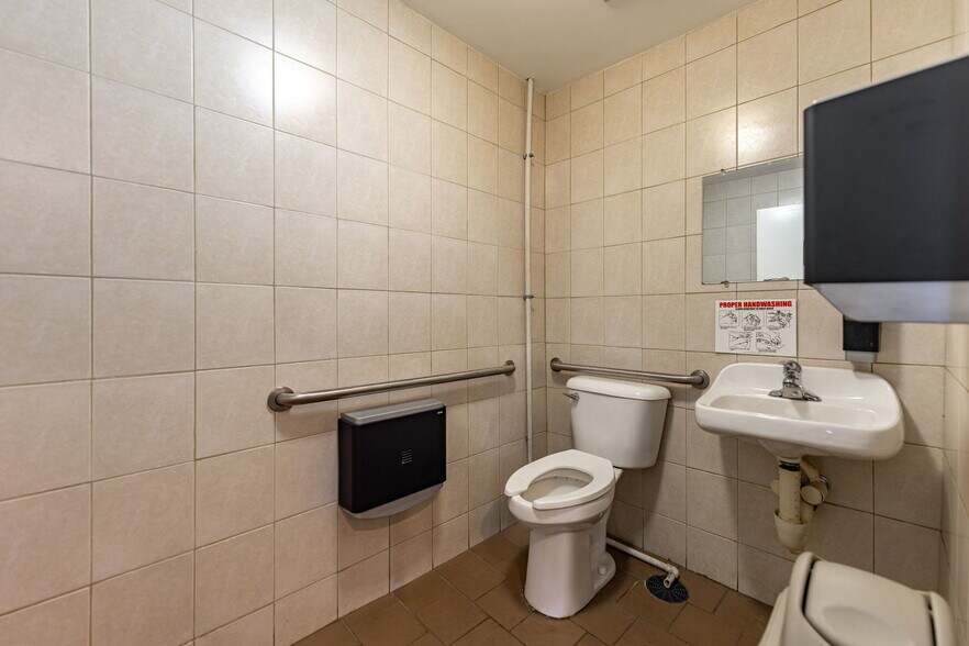 More Photos Of 132 N State St, Belvidere Restaurant For Sale