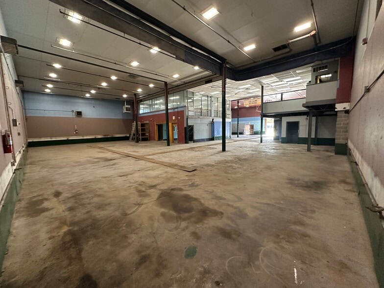 More Photos Of 1220 Mark St, Bensenville Warehouse For Lease