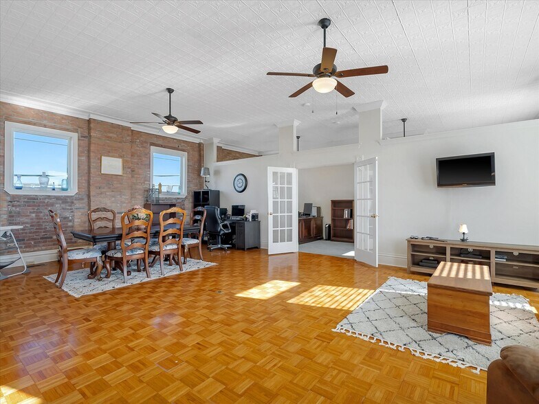 More Photos Of 411 Maple Ln, Hillsboro Office Residential For Sale