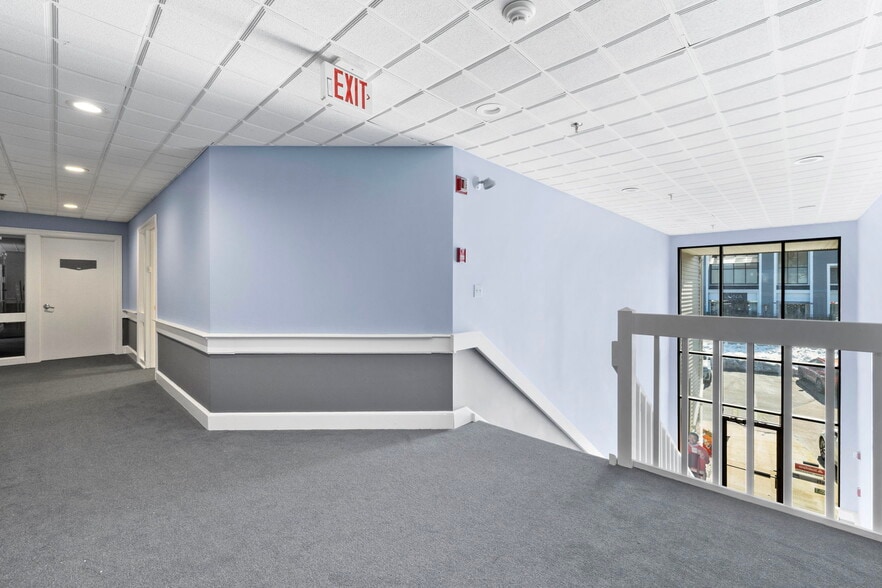 More Photos Of 264 N Broadway, Salem Freestanding For Sale