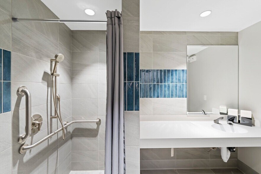 More Photos Of 7500 E Independence Blvd, Charlotte Unknown For Lease