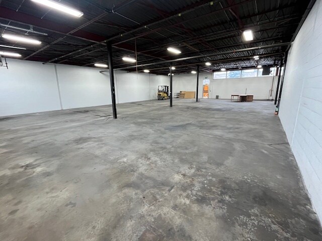 More Photos Of 161 Bartley Dr, Toronto Manufacturing For Lease