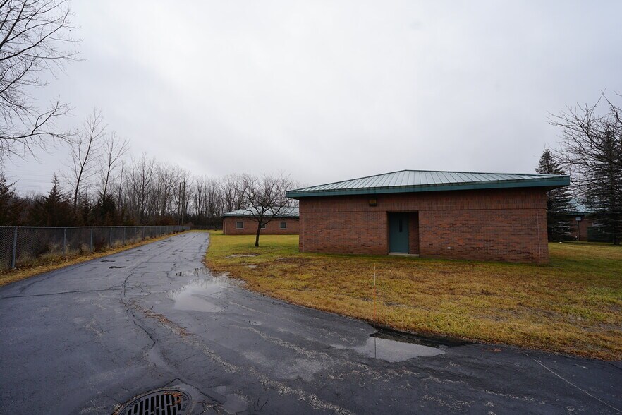 More Photos Of 1835 Treanor St, Saginaw Rehabilitation Center For Sale