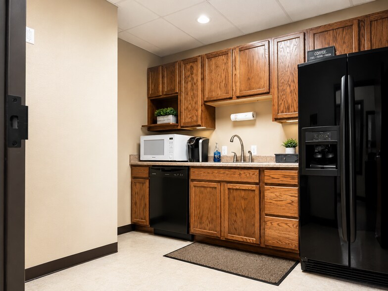 More Photos Of 910 Pinon Ranch Vw, Colorado Springs Office For Lease