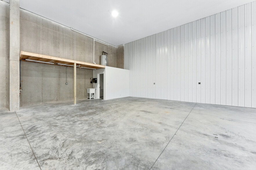 More Photos Of 42 Birch Hollow Rd, Morgantown Warehouse For Lease