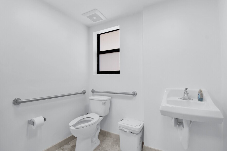 More Photos Of 2990 Griffin Rd, Fort Lauderdale Storefront Retail Office For Sale