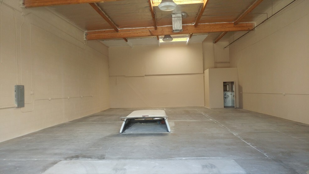 More Photos Of 42301-42325 10th St W, Lancaster General Retail For Sale