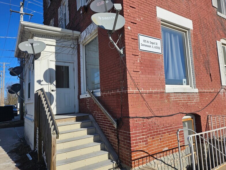 More Photos Of 105 N Depot St, Somonauk Apartments For Sale