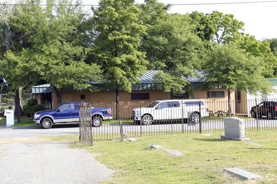 More Photos Of 2728 Spruill Ave, North Charleston Industrial For Sale