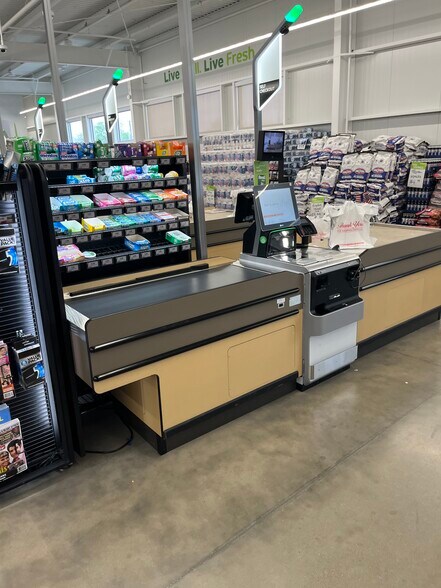 More Photos Of 122 N Main St, Monticello General Retail For Sale