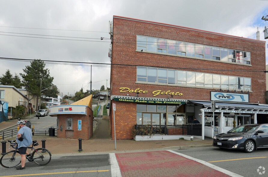 More Photos Of 15045-15047 Marine Dr, White Rock Storefront Retail Office For Lease