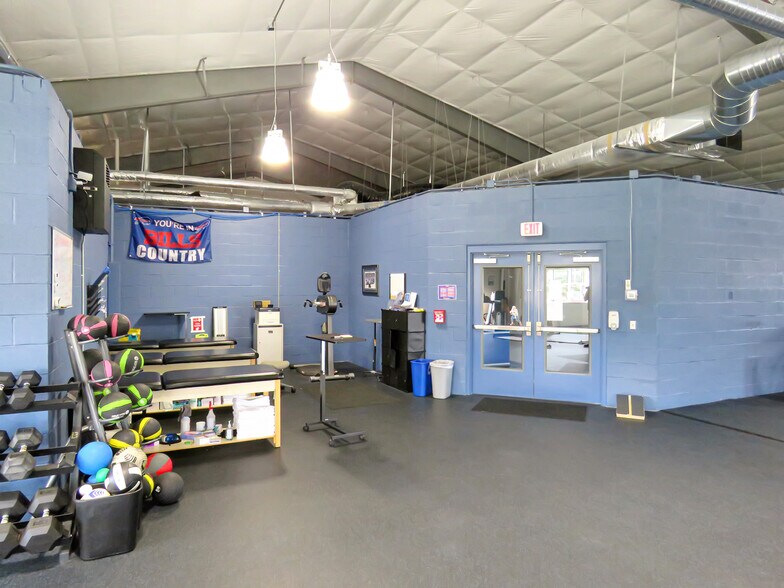 More Photos Of 6831 Seneca Ln, Elma Flex For Lease