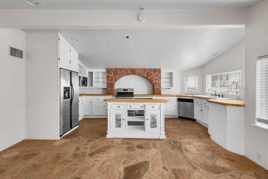 More Photos Of 251 Circle Dr, Wimberley Hospitality For Sale