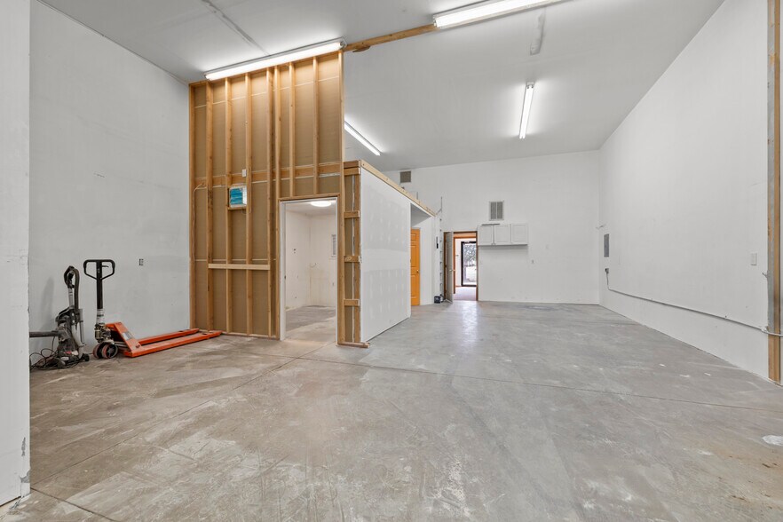 More Photos Of 217 Racquette Dr, Fort Collins Warehouse For Lease