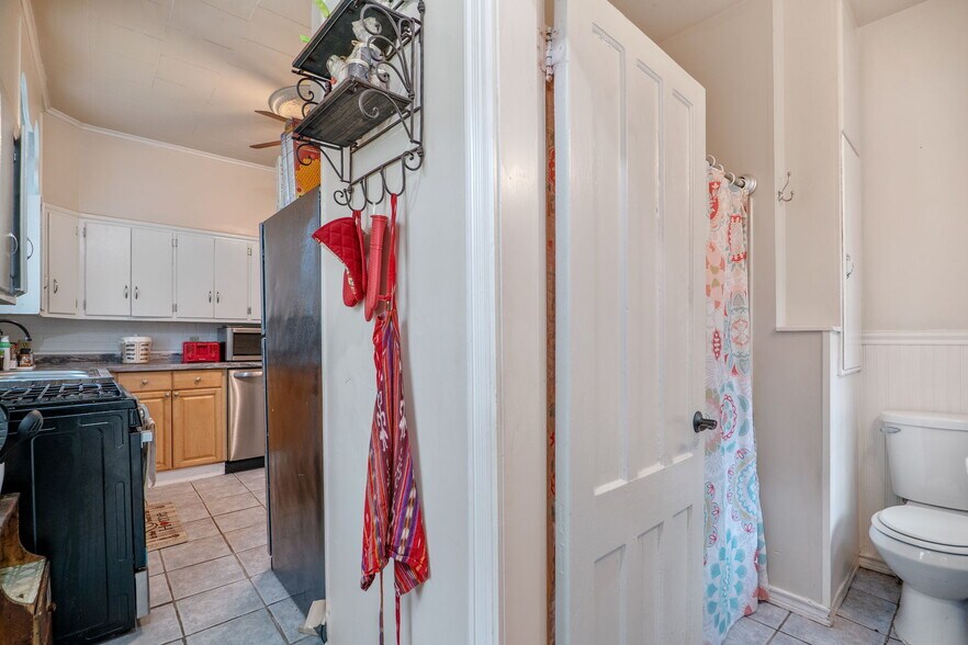 More Photos Of 462-470 2nd Ave, Troy Storefront Retail Residential For Sale