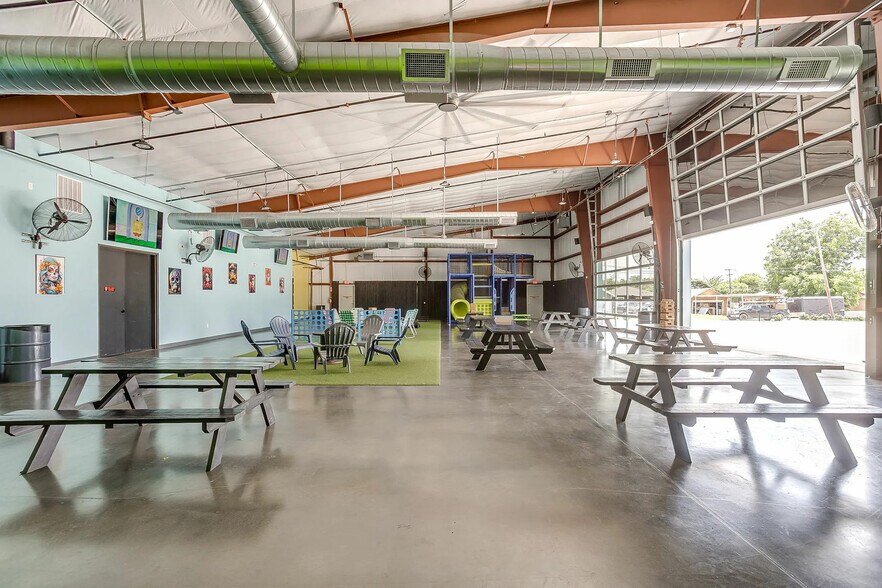 More Photos Of 5624 Watauga Rd, Watauga General Retail For Sale