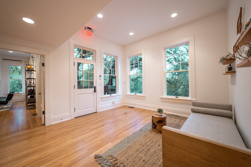 More Photos Of 904 San Antonio St, Austin Office For Lease