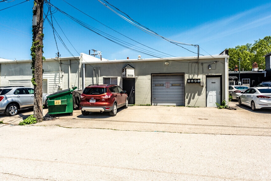 More Photos Of 8006 Foster St, Overland Park Storefront For Lease
