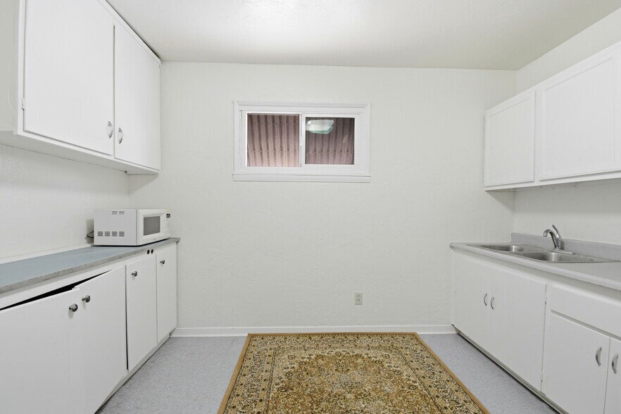 More Photos Of 2809-2815 Macdonald Ave, Richmond Office For Sale