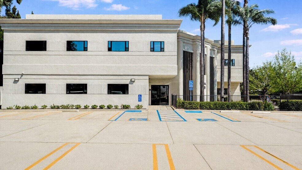 More Photos Of 821 E Chapel St, Santa Maria Medical For Sale