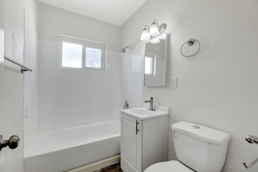 More Photos Of 1413-1421 S Standard Ave, Santa Ana Apartments For Sale