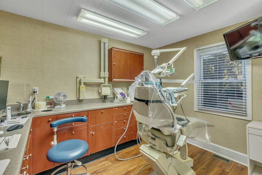 More Photos Of 245 Bay Shore Rd, Bay Shore Medical For Lease