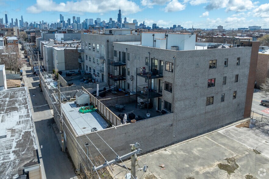 More Photos Of 2246-2252 W Chicago Ave, Chicago Apartments For Lease