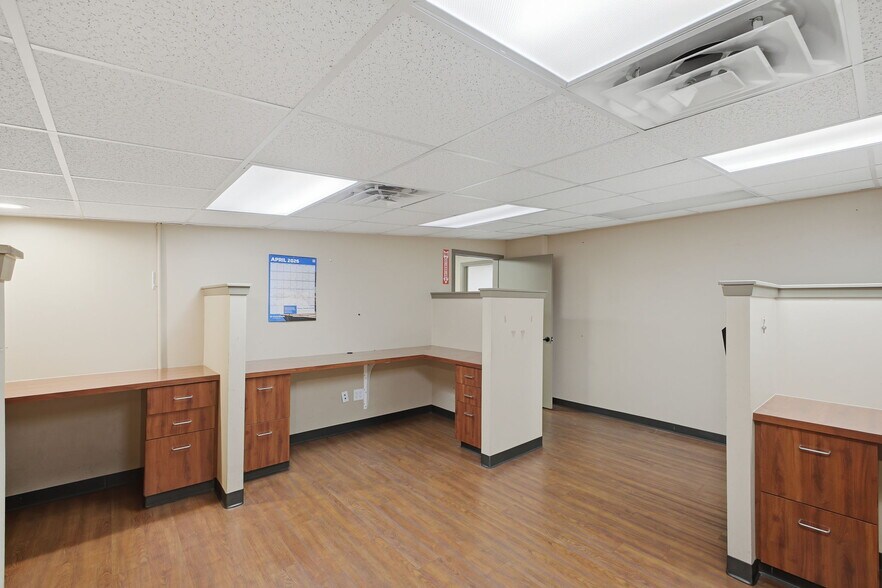 More Photos Of 2110 Mannix Dr, San Antonio Light Distribution For Lease
