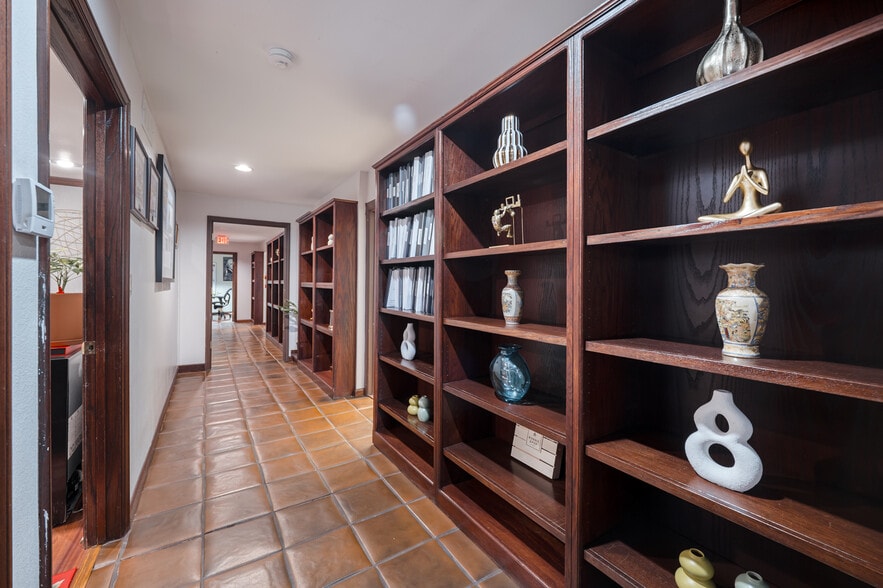 More Photos Of 635 W Foothill Blvd, Monrovia Loft Creative Space For Sale