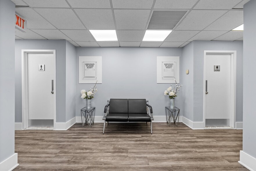 More Photos Of 308 W Main St, Smithtown Loft Creative Space For Lease