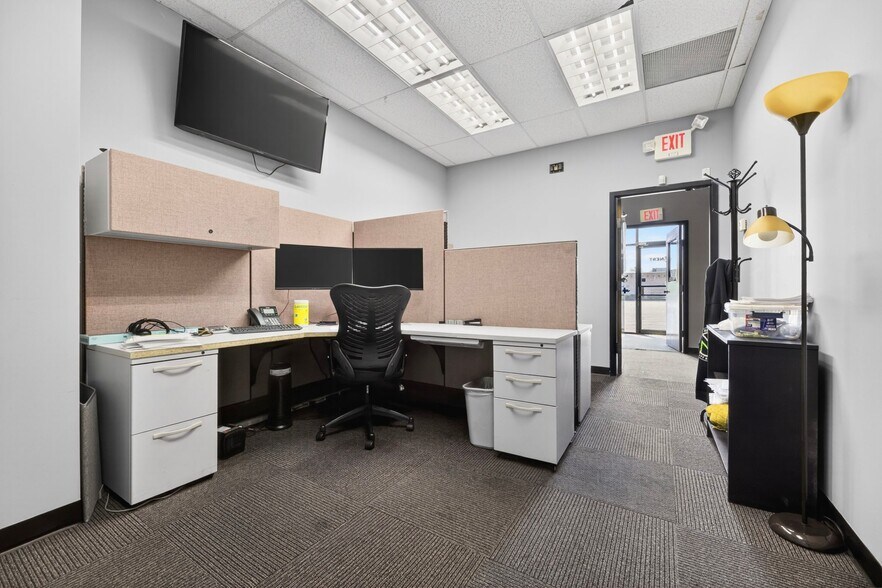 More Photos Of 1320 Eddie Dowling Hwy, Lincoln Showroom For Sale