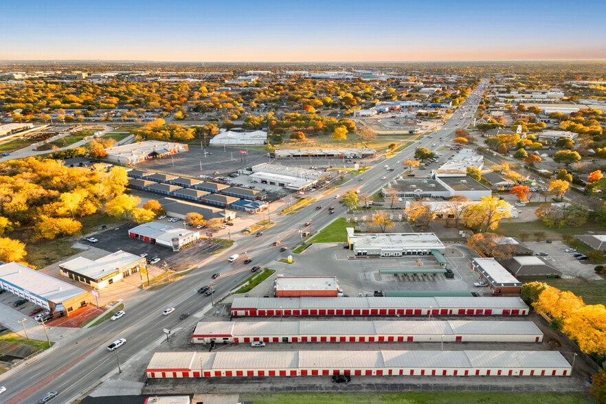 More Photos Of 3022 S Cooper St, Arlington General Retail For Sale