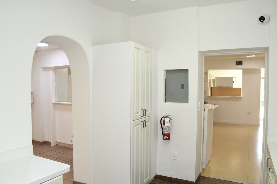More Photos Of 1920 SW 22nd St, Miami Medical For Lease
