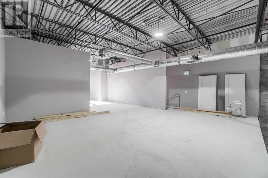 More Photos Of 10 Lightbeam Ter, Brampton Warehouse For Lease