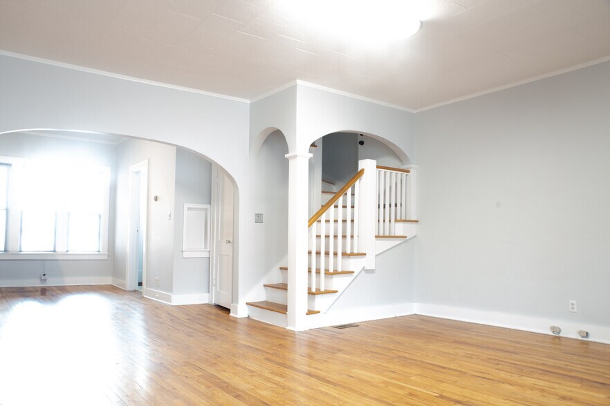 More Photos Of 355 N College Ave, Fayetteville Office For Sale