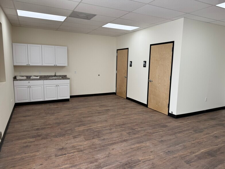 More Photos Of 305 W Stiger St, Hackettstown Manufacturing For Sale