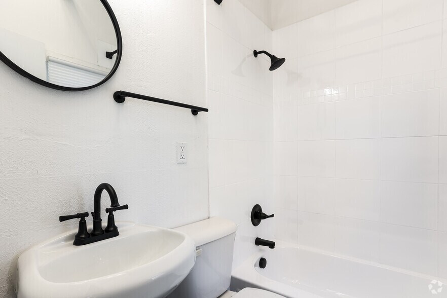 More Photos Of 2031-2033 Curtis St, Denver Apartments For Lease