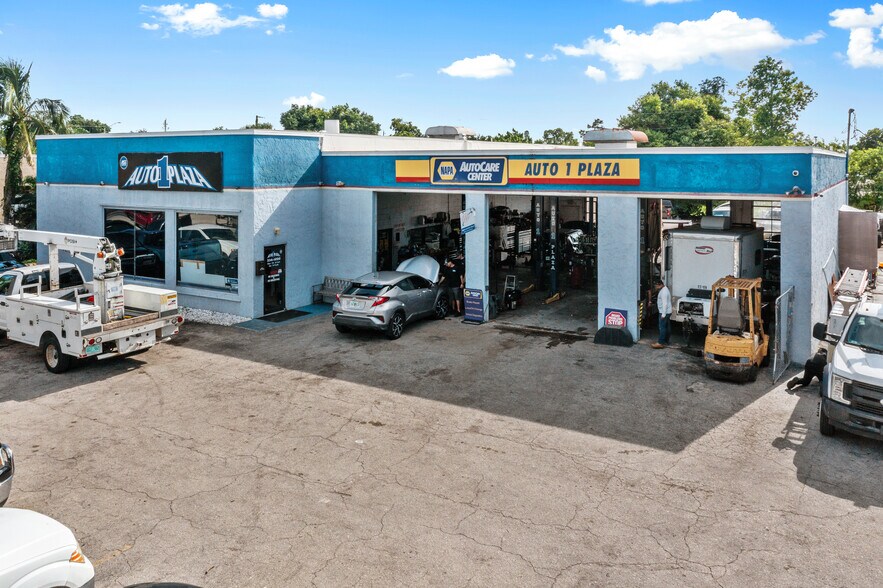 More Photos Of 3045 Fowler St, Fort Myers Auto Repair For Sale