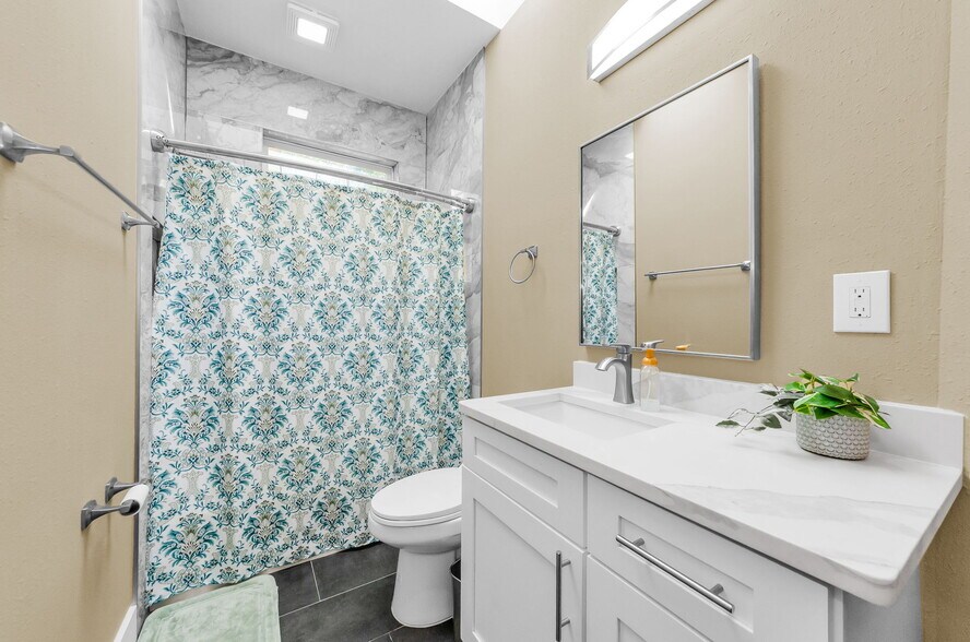More Photos Of 11748 La Madera Blvd, Port Richey Office For Sale