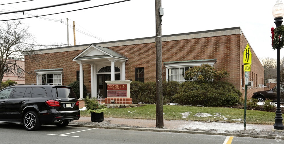 More Photos Of 205 Main St, Chatham Office For Lease