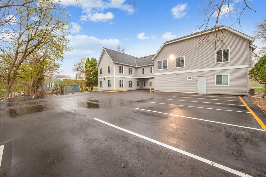 More Photos Of 2434 Commerce Blvd, Mound Office For Sale