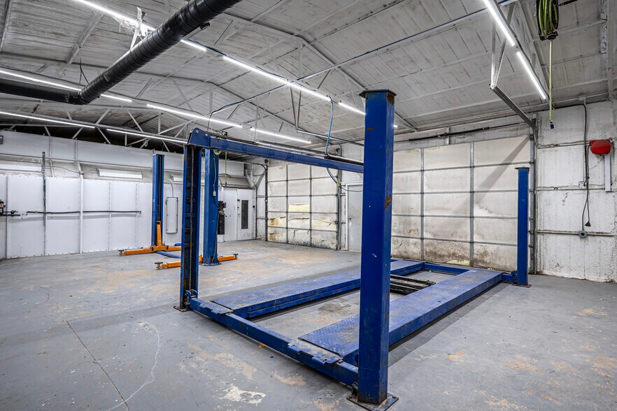 More Photos Of 11206 N Broadway Ave, Ada Warehouse For Sale