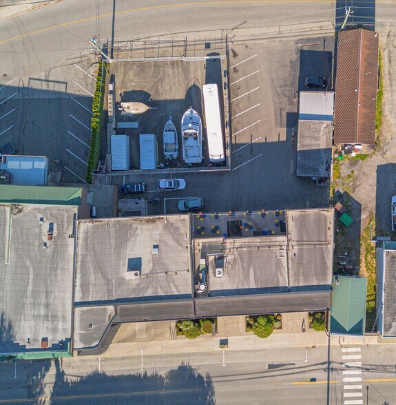More Photos Of 4603 Marine Av, Powell River General Retail For Sale