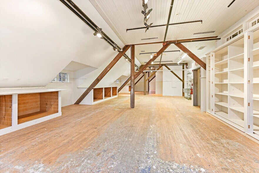 More Photos Of , Amagansett General Retail For Sale